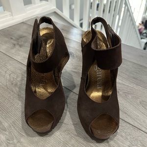 Gorgeous brown suede Pedro Garcia sandals